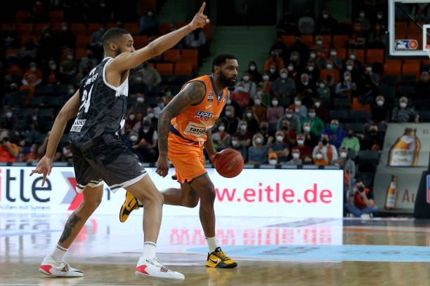 也让他在比 也让他在比