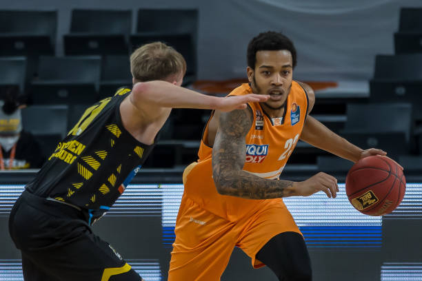 轻球员在他 轻球员在他